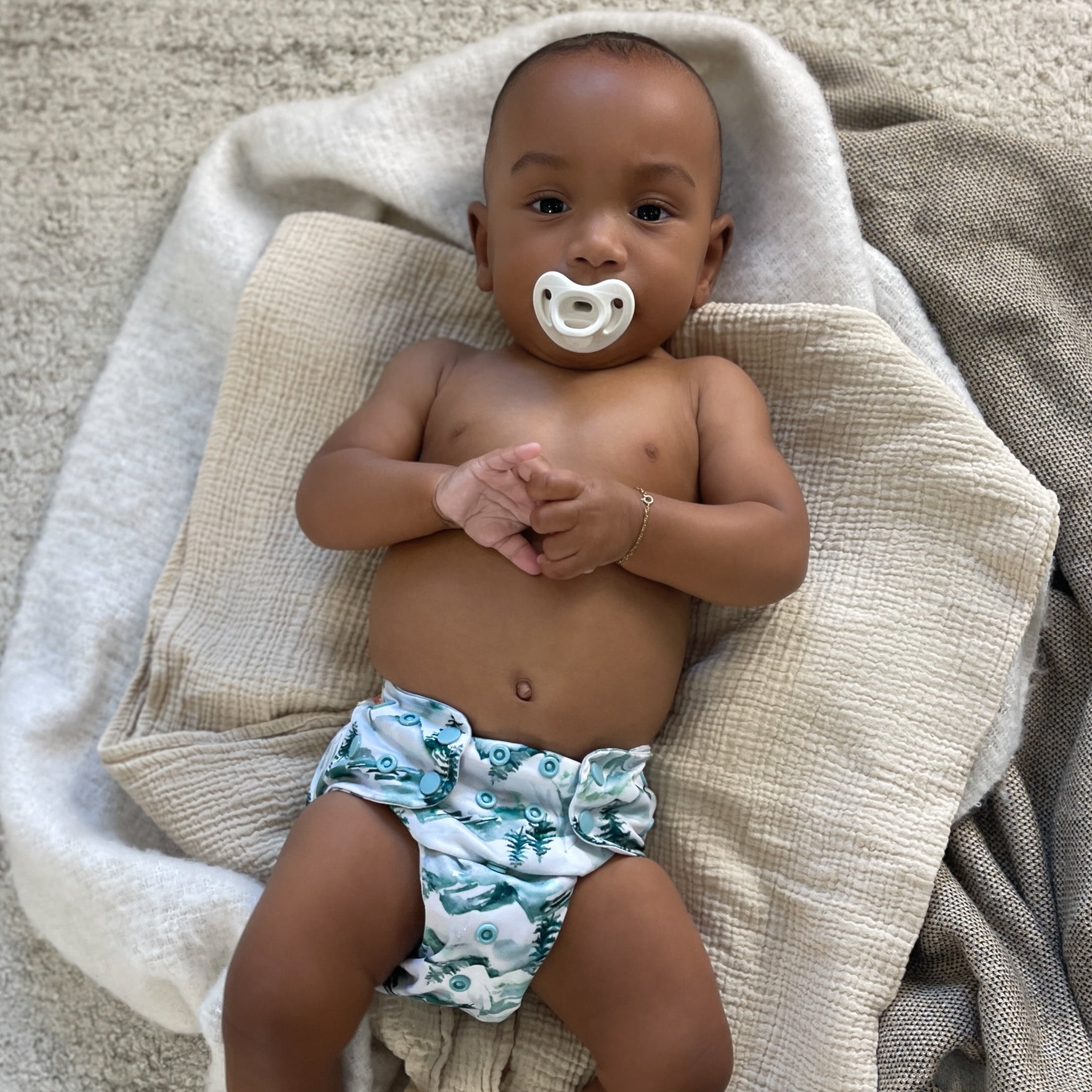 Beginner-friendly all-in-two cloth diaper system for Canadian families