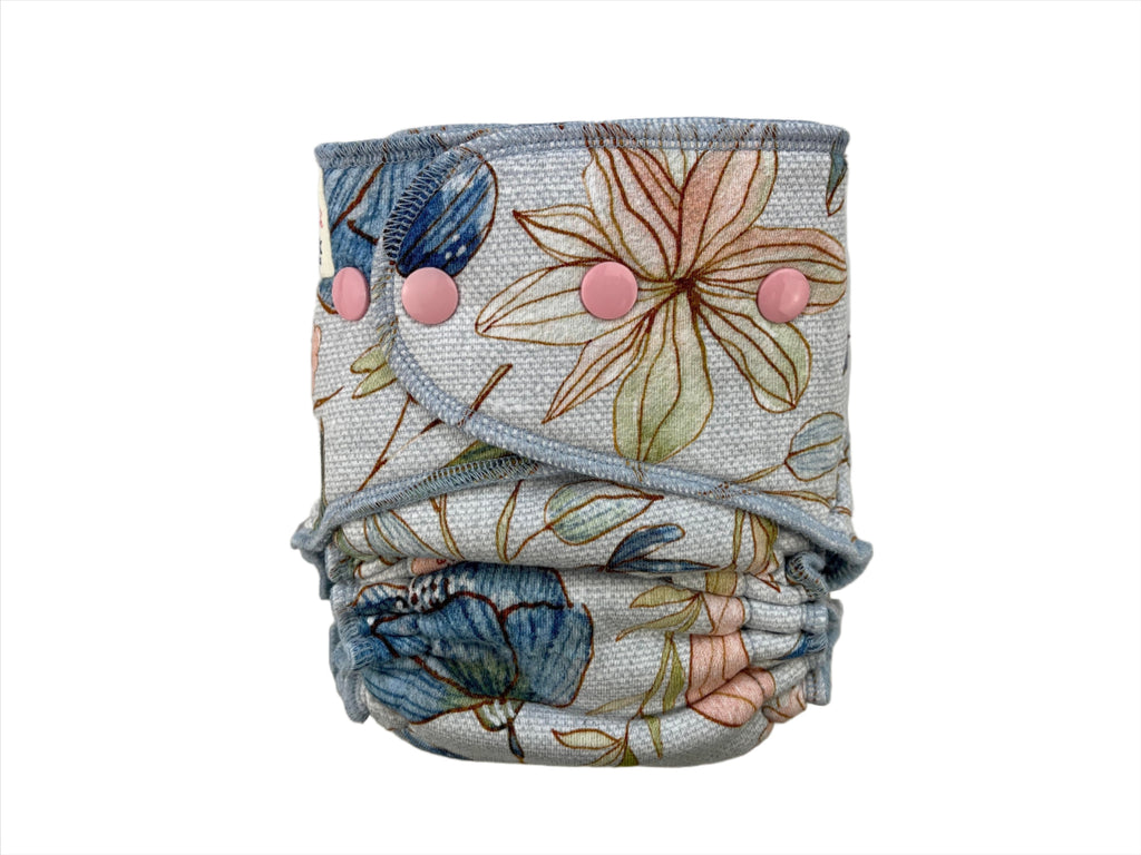 Lilly & Frank Fitted Cloth Diaper Amaryllis Petite Hybrid Cloth Diaper - Hybrid - Classic Serged
